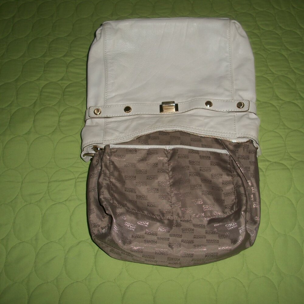 Michael Kors Vintage White Leather Shoulder Bag - Picture 14 of 16